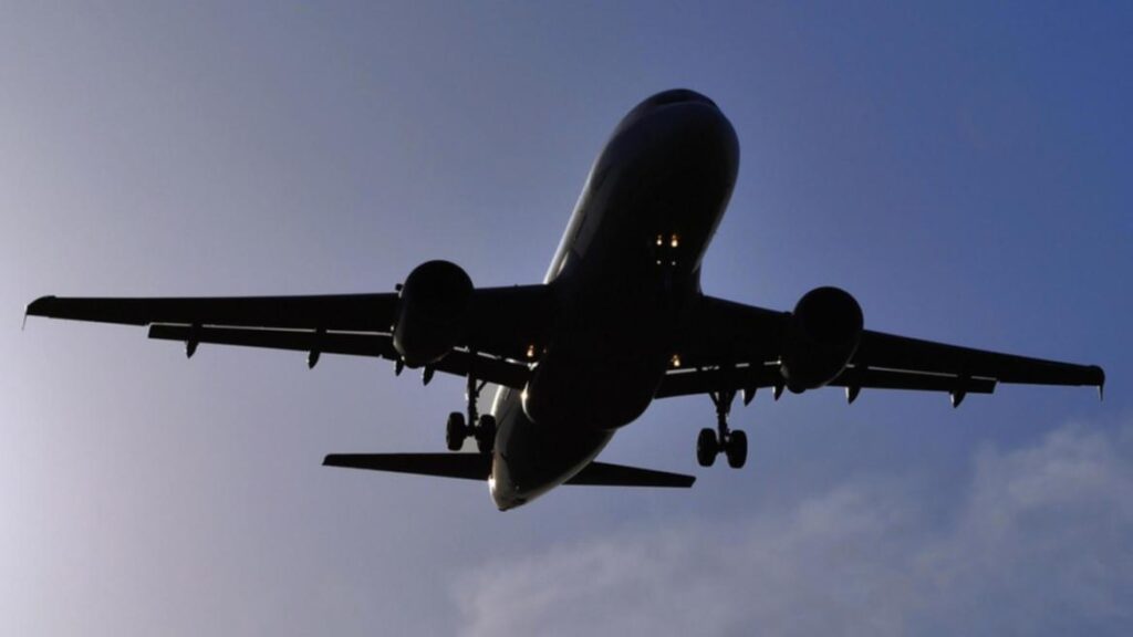 WA woman charged with assaulting airline crew and AFP officers on New Zealand to Sydney flight