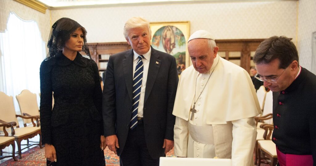Trump honors Pope Francis, saying „may God bless him and all who loved him“