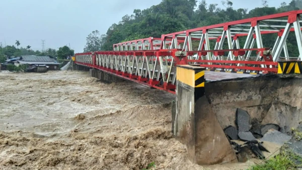 Landslides and flash floods on Indonesia’s Sumatra island leave at ...