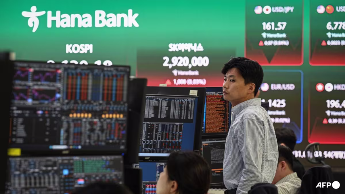 Stocks drop and oil rises as Hormuz hopes fade