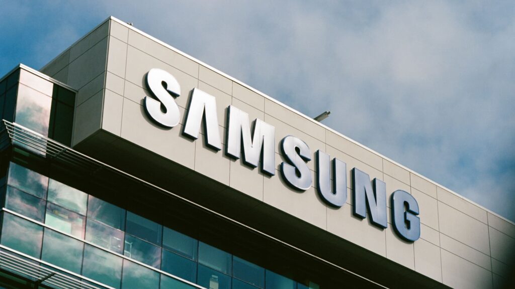 Chip stocks sell off as high expectations overshadow Samsung results