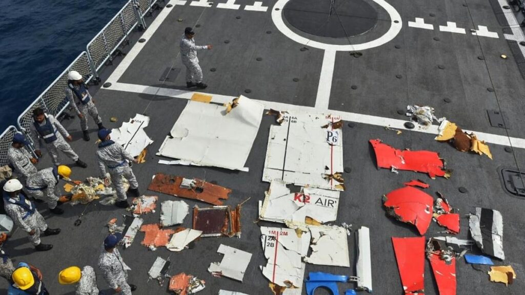 Pakistani rescuers find wreckage of lost cargo plane