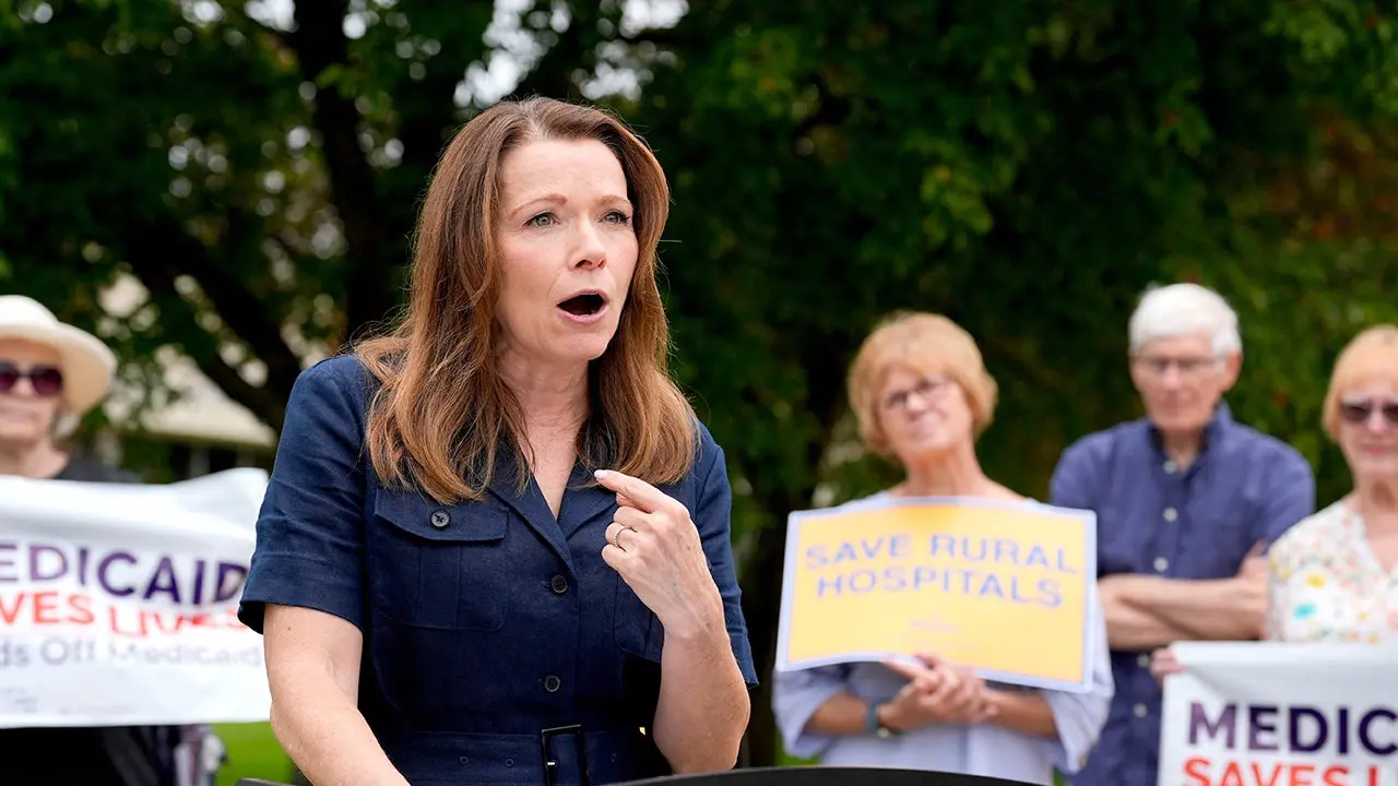 Iowa candidate Christina Bohannan called state a ‚backwater‘ on transgender athletes