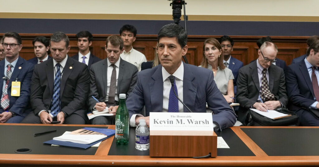 Warsh Reiterates Fed’s Pledge to Get Inflation Down but Doesn’t Specify How