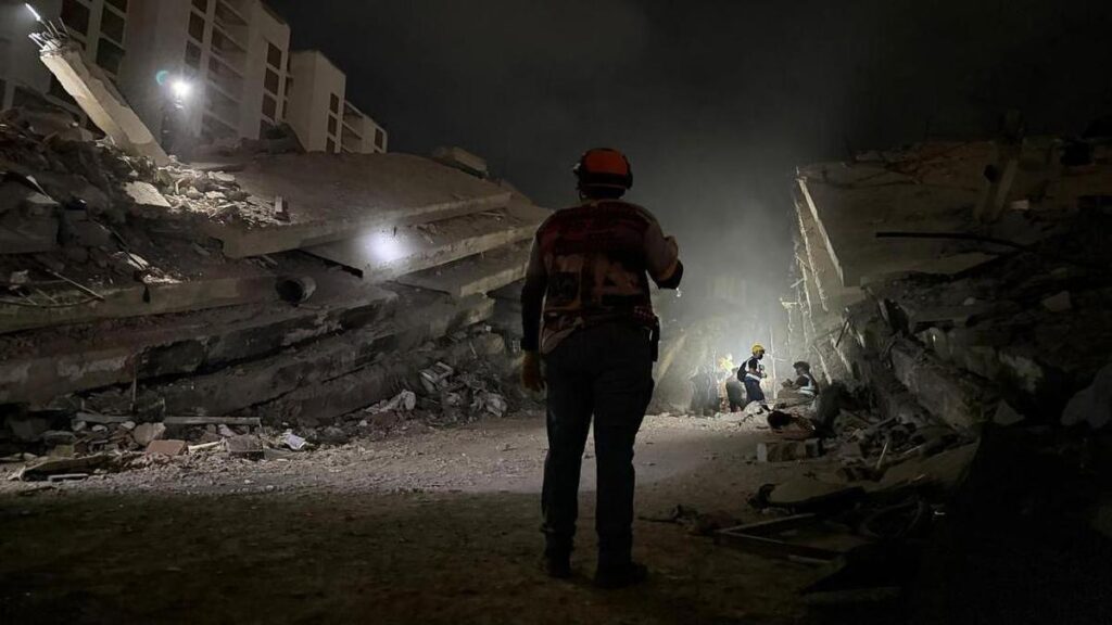 Venezuelans grapple with earthquake losses from afar