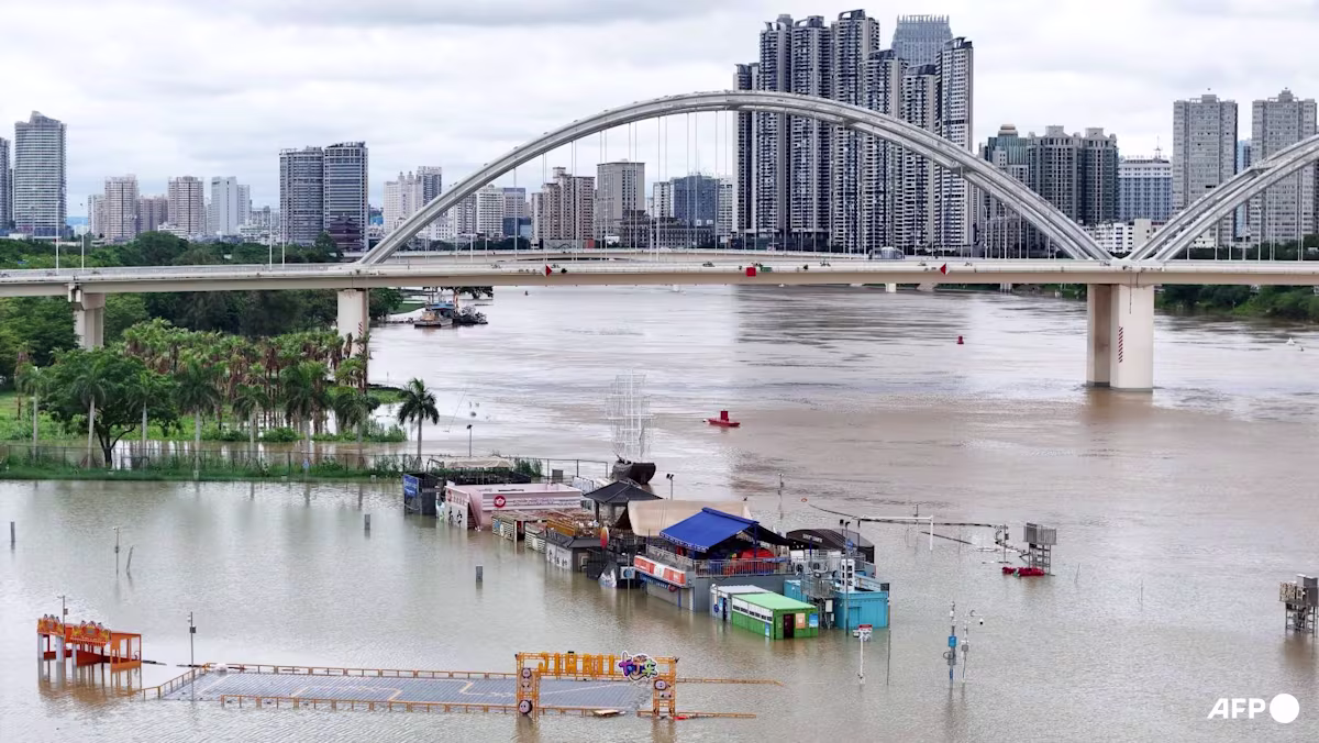 Death toll from landslide in northwest China rises to 21