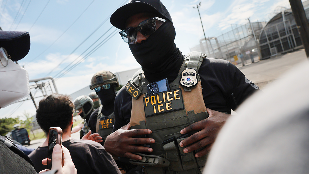House Democrat compares ICE to ‚domestic terrorists‘ after Texas visit