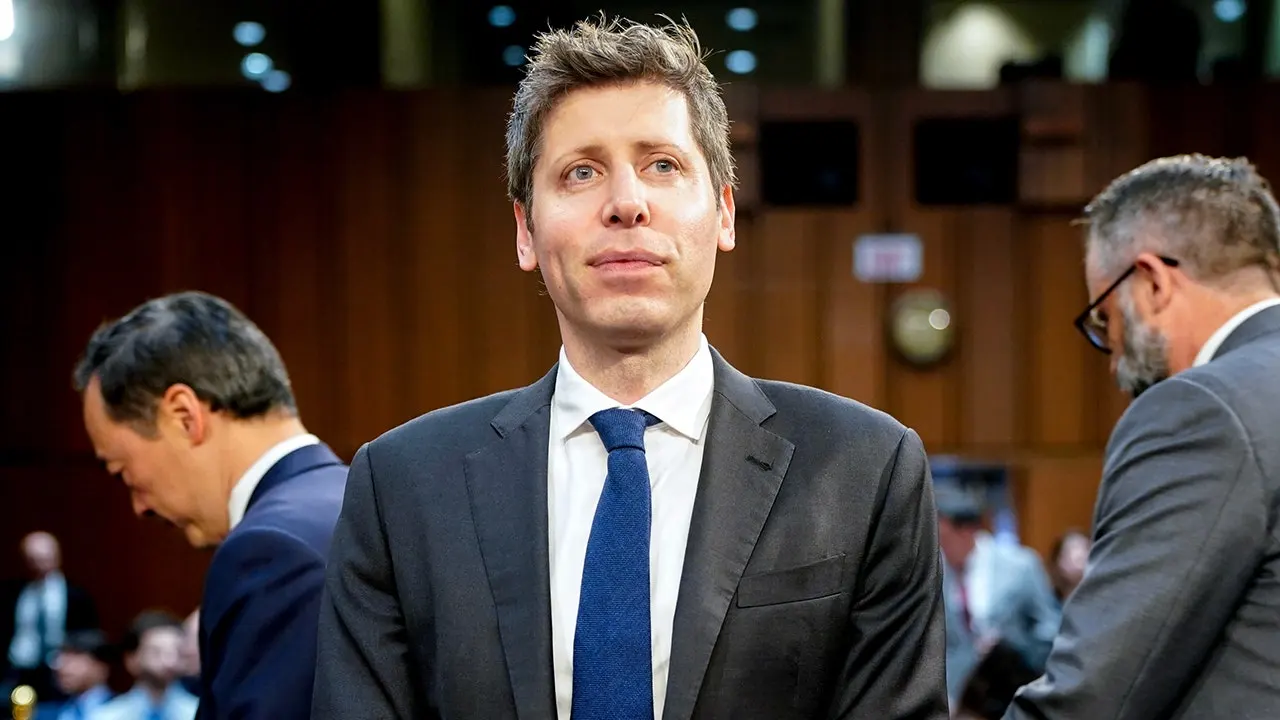 Sam Altman reportedly considers giving the US a 5% stake in OpenAI