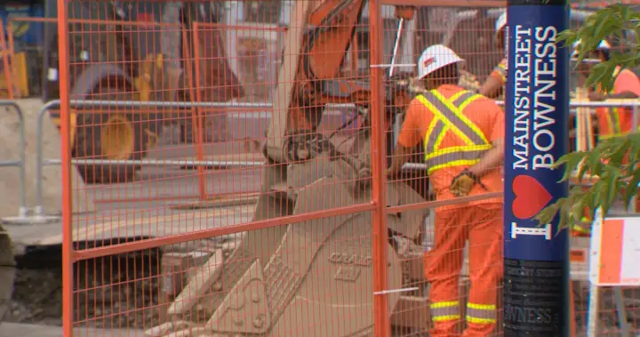 Bowness businesses contend with sinkhole after another Calgary water main break – Calgary