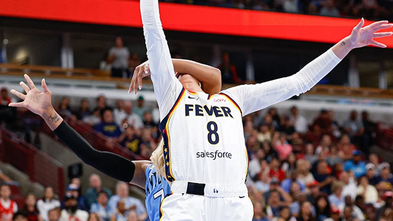 Sophie Cunningham speaks out against DiJonai Carrington after flagrant foul and ‚White privilege‘ post