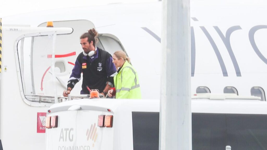 Fremantle Dockers captain Alex Pearce makes dramatic return to Perth after Achilles injury