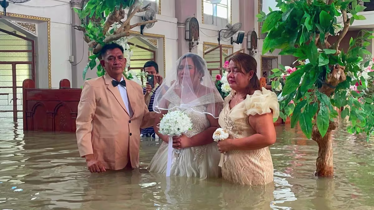 Philippine couple married in hip-deep floodwaters