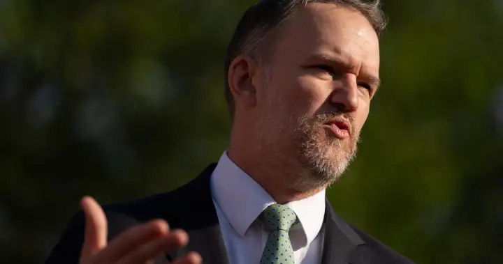 Trump ‘comfortable’ with pause in Canada trade talks, Greer says – National