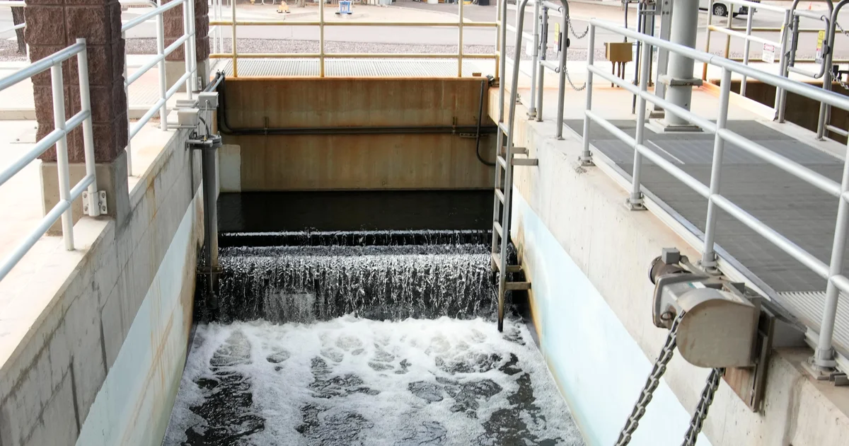 Election year „poop water“ claims lead wealthy suburb to drop recycling plan