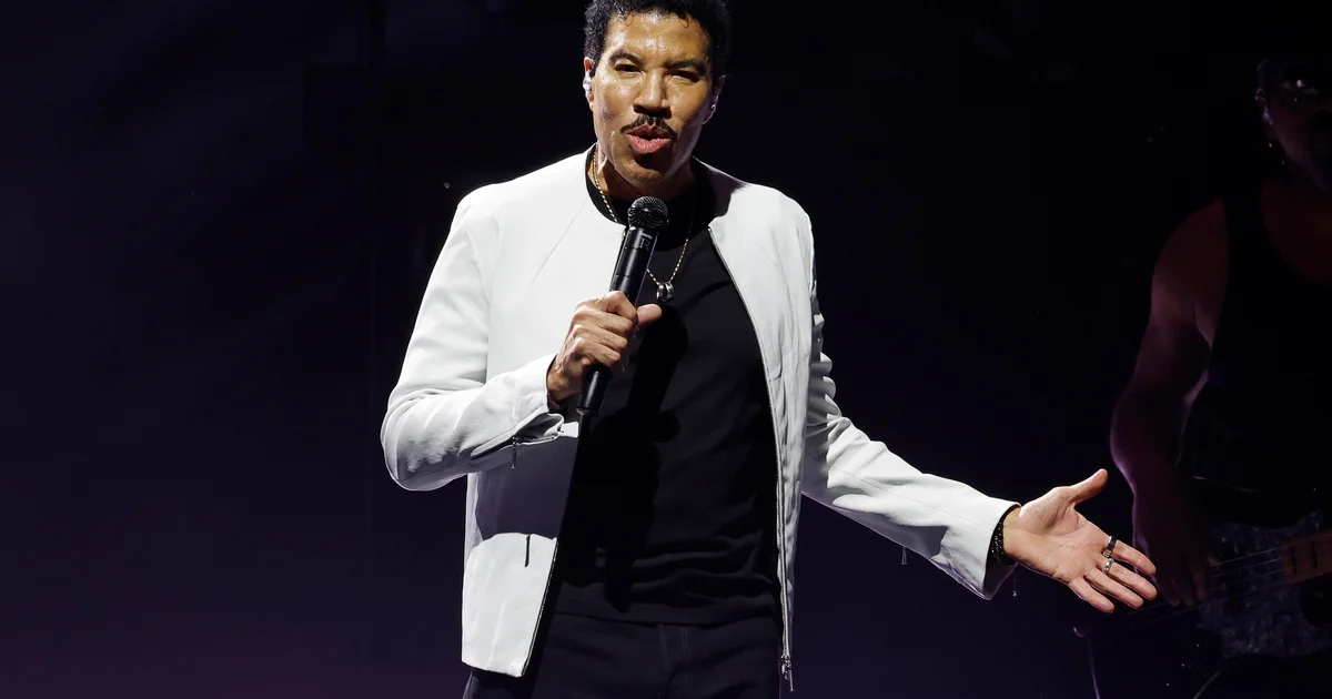 Lionel Richie hospitalized after St. Louis show in latest health concern