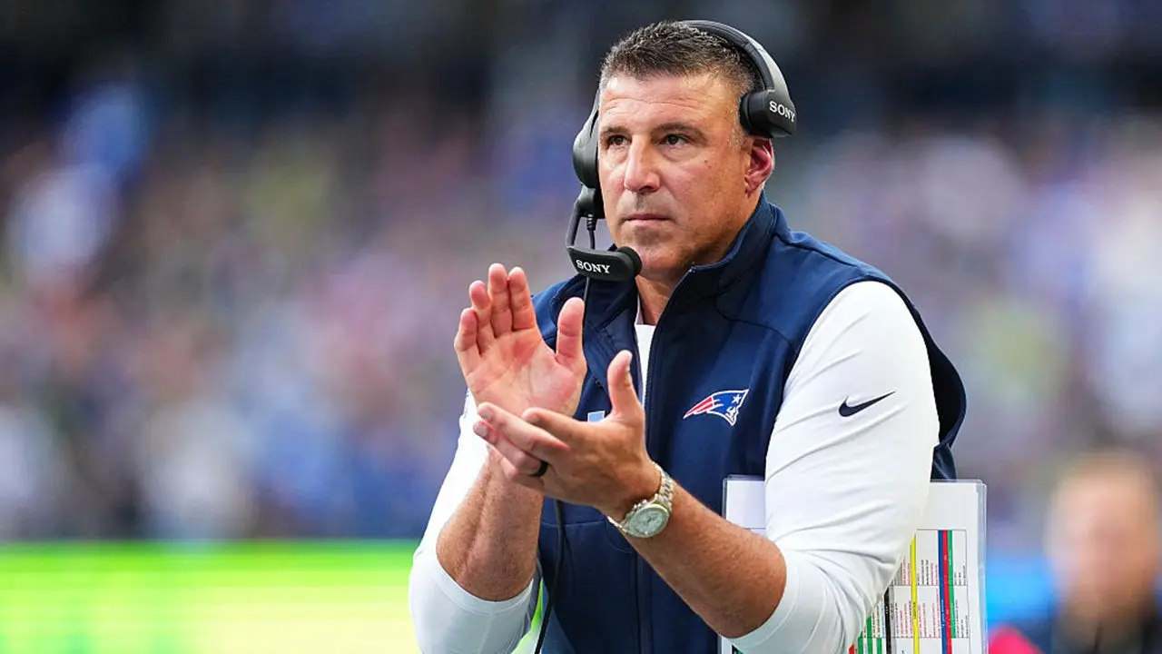 Mike Vrabel snaps at reporter over Drake Maye’s struggles after Pats win: ‚you’re not going to ruin my Sunday‘