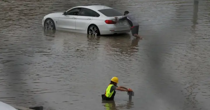 ‘A lot of work ahead’: Storm-ravaged Saskatchewan cities continue cleanup