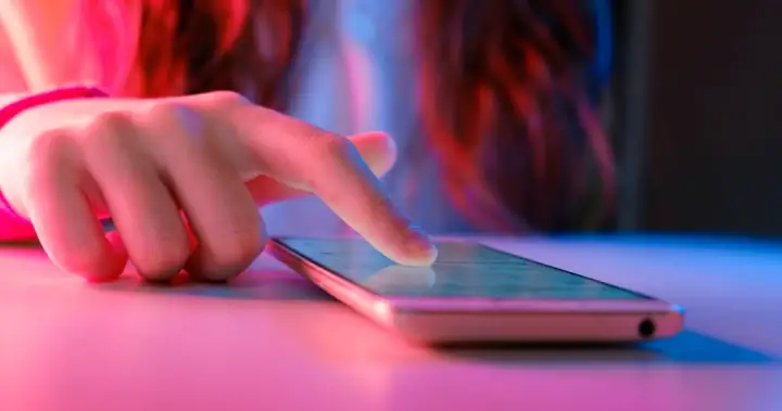 Survey says Saskatchewanians support social media limits for youth: province