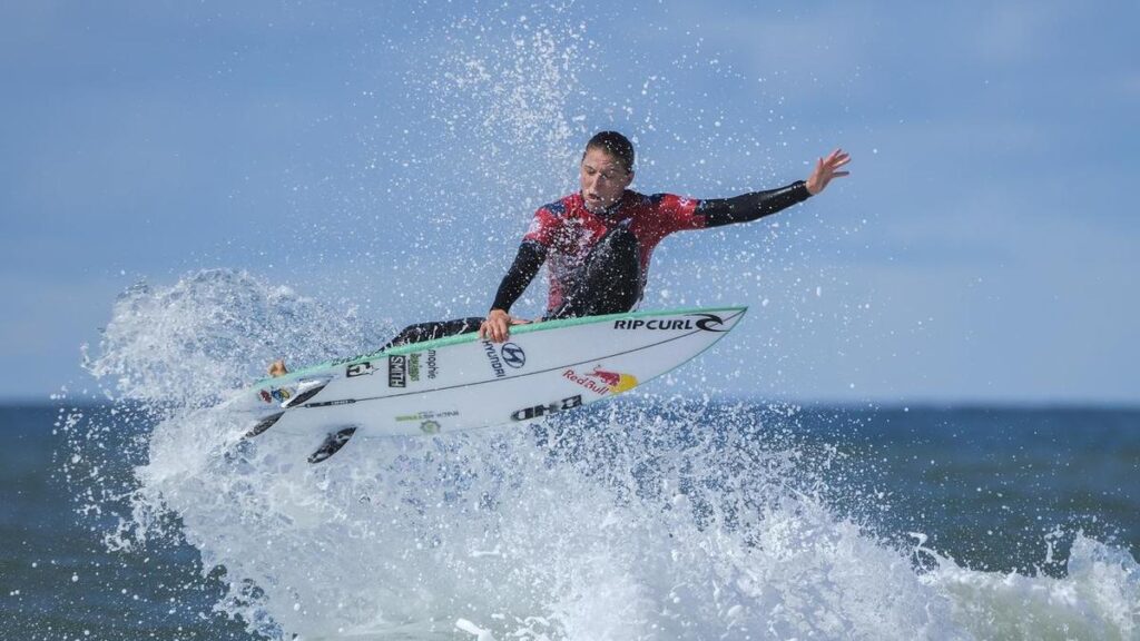 Aussie world champ sets up clash with surf sensation