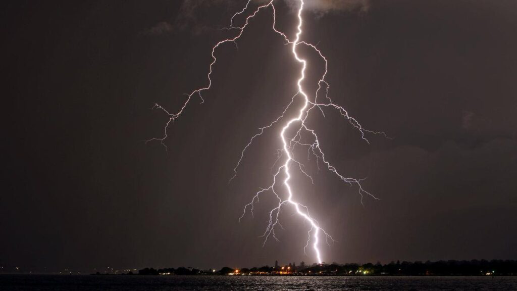 WA weather: Severe thunderstorm warning issued for remote Aboriginal community Warburton, heavy rain expected