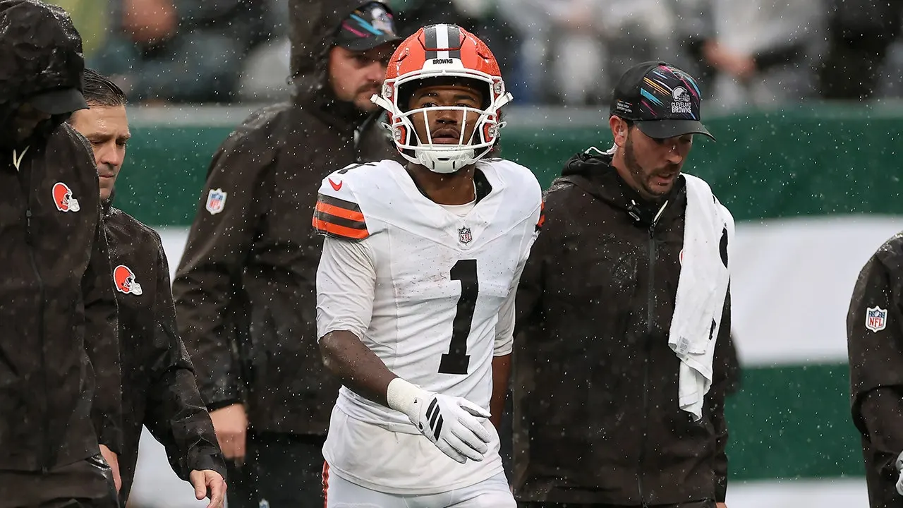 Jets defender delivers brutal hit to Browns rookie wide receiver, knocks him out of the game