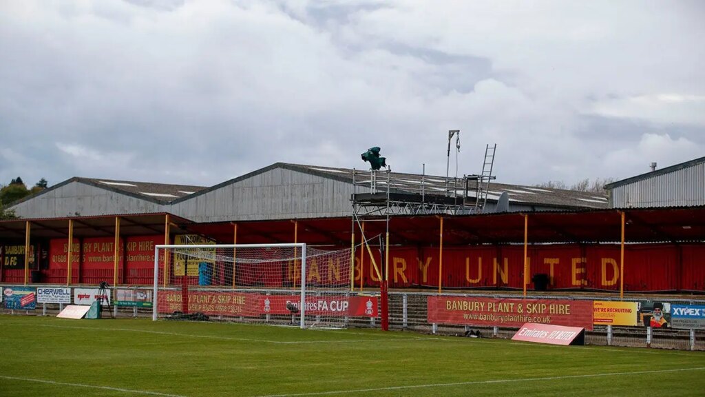 English soccer team apologizes for hosting an out of hand ‚Wet & Wild‘ show at their clubhouse